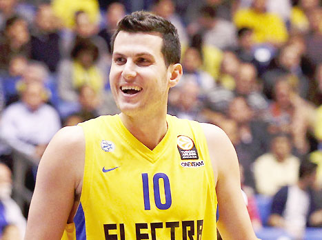 ההתלבטות קיימת גם בכדורסל? פניני (אלן שיבר)