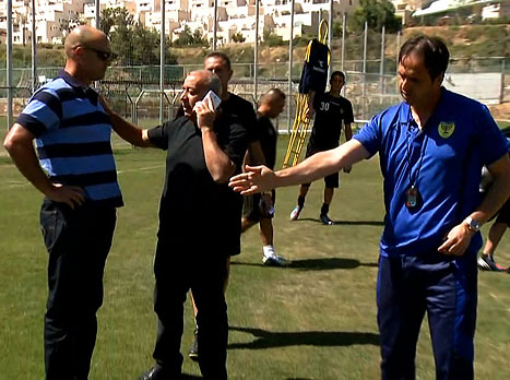 כזה דבר עדיין לא קרה בבית וגן. אלון על כר הדשא