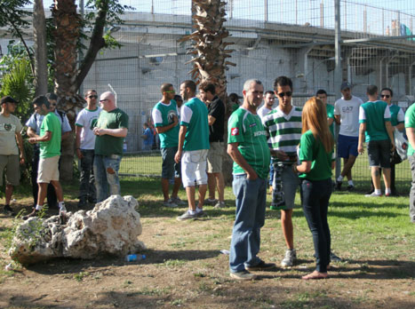 יש אפילו די ג'יי במתחם (יוסי שקל)