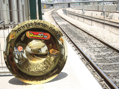 רכבת, ואז שאטל ישר לגמר