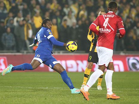 אפולה אדל, עודף משקל ומתיחה במפשעה (אלן שיבר)