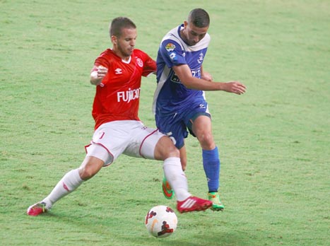 מקווה שהאוהדים יעזרו לו. לוקאס סאשה (צילום: אלן שיבר)