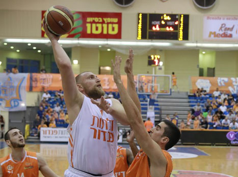 נסטרנקו מול אמיתי, הדרבי התאזן (אודליה מטרי, מכבי ראשל"צ)
