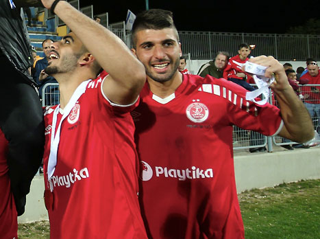 נחמיאס (מימין), בבוגרים לא נתנו לו צ'אנס (צילום: אלן שיבר)
