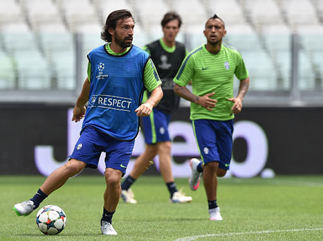 וידאל ופירלו באימון, הרבה תלוי ברגליים שלהם (Gettyimages)