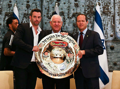 אלון, הנשיא ריבלין וראש העיר ברקת (עודד קרני, מנהלת הליגה)