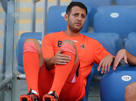 אין לו בעיה להמתין על הספסל, בלדוט (אלן שיבר)