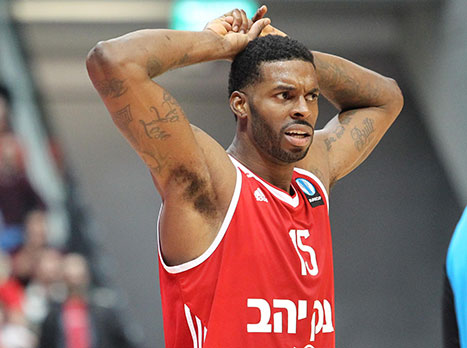 שחקן על. דונטה סמית' (דני מרון)