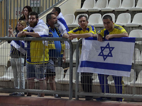 אוהדי מכבי ת"א אמורים להגיע לתמוך (יוסי שקל)
