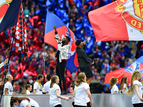 גם הופעות היו לפני המשחק (gettyimages)