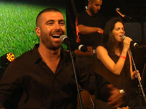 הופעתו הופסקה זמנית בשל הדוחק. עומר אדם