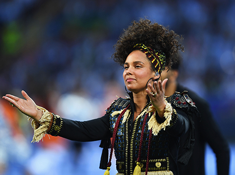 אלישיה קיז נתנה שואו לפני השריקה (gettyimages)