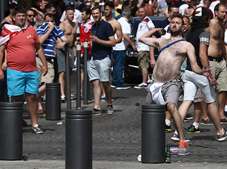 בארץ הבאגט לא חזו את ההתפרצות האלימה (gettyimages)