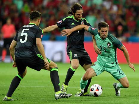 "המנוע של נבחרת פורטוגל". סילבה מול ג'ו אלן (Getty)