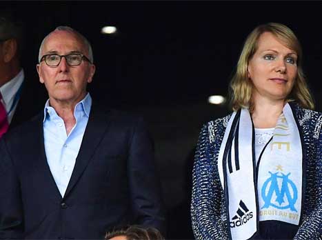 זה שמגיע וזו שעוזבת. פרנק מק'קורט לצד לואי דרייפוס (Getty)