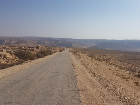 כל הדרכים מובילות לאילת, על כביש 10