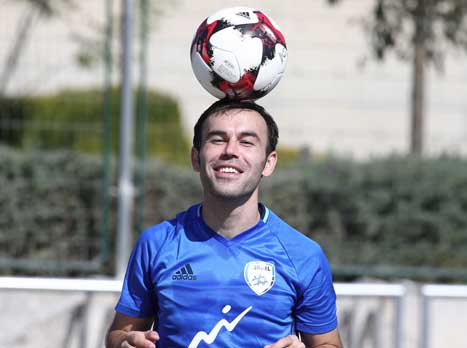 מצא דרך מקורית להעביר את הזמן עד למשחק, נאתכו (getty)