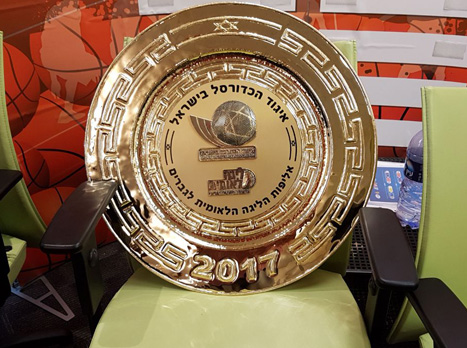 מי תניף את הצלחת בסוף העונה?