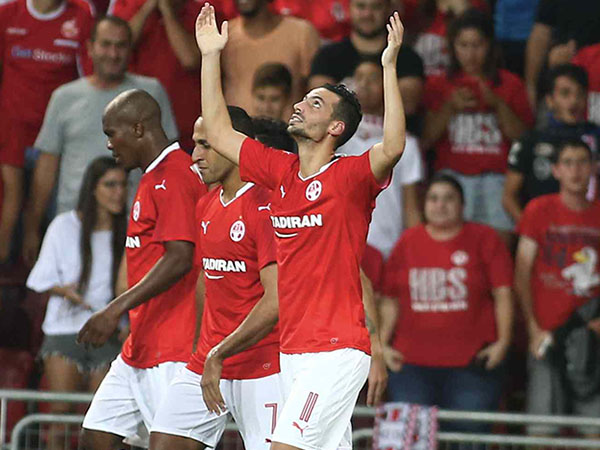 איינבינדר שער נהדר כתוצאה מהנעת כדור מהירה (אלן שיבר)