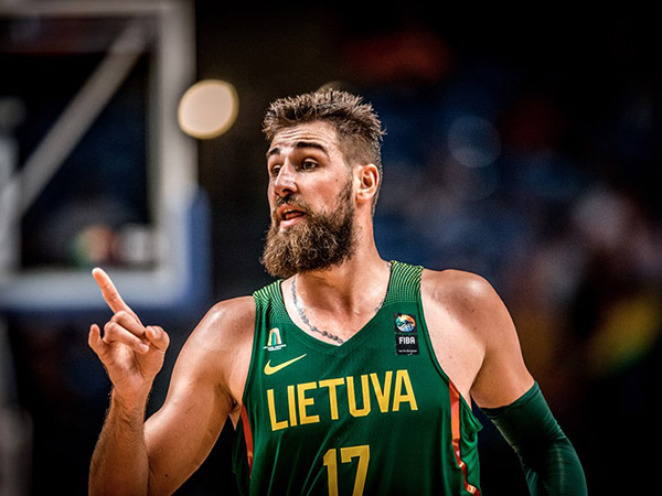 ואלנצ'יונאס הגיע להיכל (FIBA)