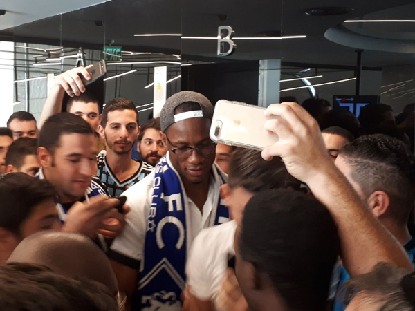 מקבל הרבה אהבה בישראל