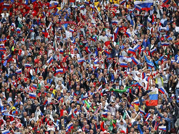 הקהל המקומי נהנה ממשחק הפתיחה (getty)