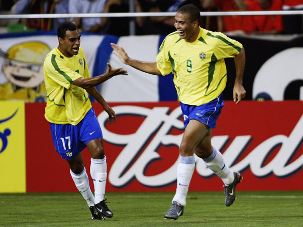 רונאלדו. חגג בשמינית הגמר ב-2002 (getty)