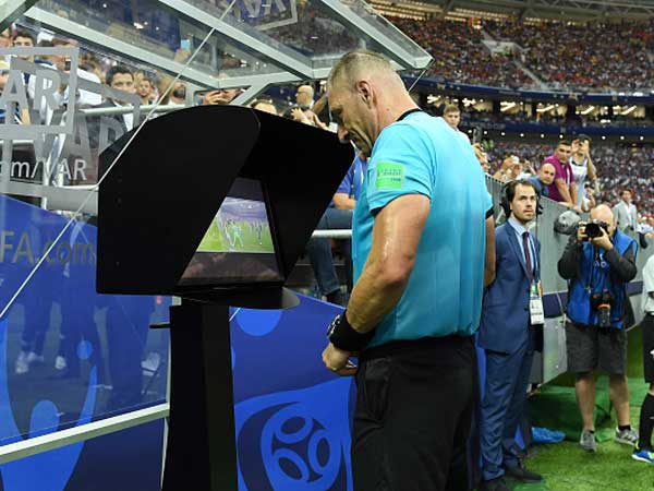 אחרי בדיקה נוספת, פיטאנה פסק לפנדל צרפתי (getty)