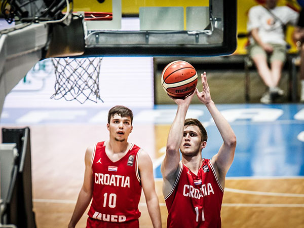 וחזרה למשחק עם ריצת 2:11 ברבע השלישי (FIBA)