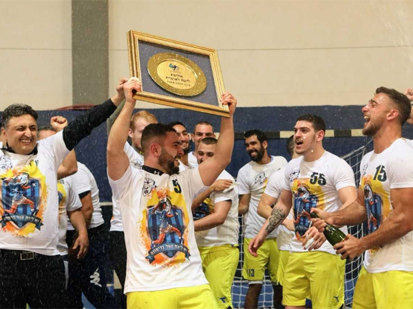 דימונה חוגגת את אליפות הליגה הלאומית (הדר ואן קולא, איגוד הכדוריד)