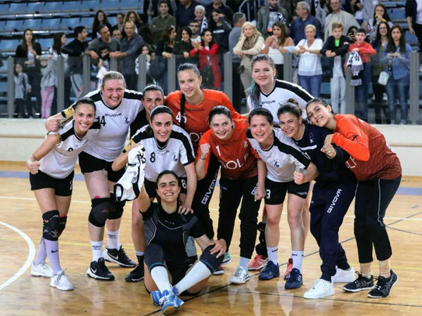 שחקניות רמת גן. רחוקות ניצחון מאליפות (הדר ואן קולא, איגוד הכדוריד)