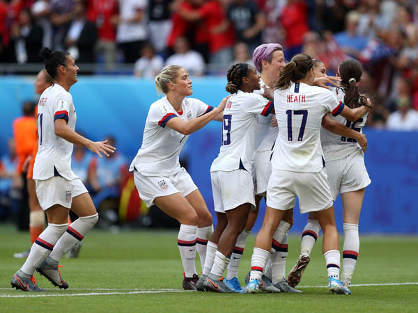 חגיגה אמריקנית בליון (GETTY)