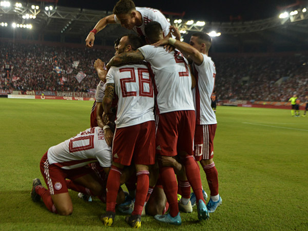 אולימפיאקוס בדרך לבתים (getty)