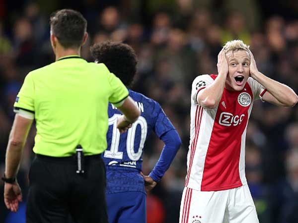 אבל לאחר מכן איבדו שני שחקנים ואת המשחק כולו (getty)