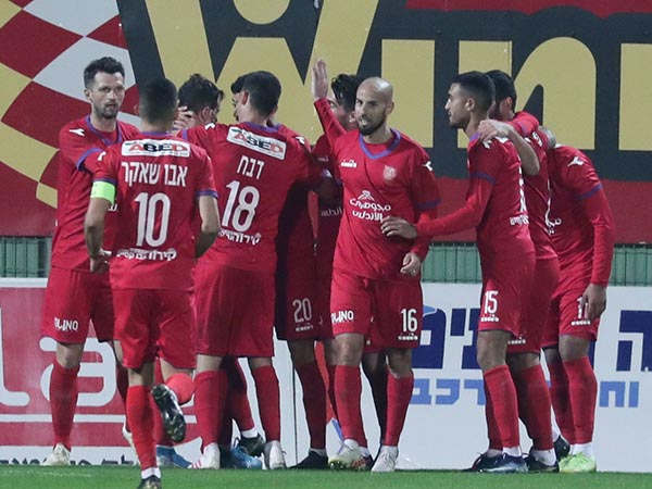 "זו ההפתעה הכי גדולה בעשר השנים האחרונות". שחקני אום אל פאחם חוגגים (צילום: דני מרון)