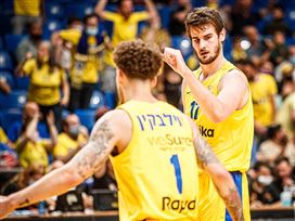 מכבי ת"א חזרה מפיגור דו ספרתי לניצחון בהיכל