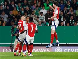 שחקני ארסנל חוגגים | צילום: Shutterstock