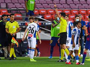 אספניול נותרה ב-10 שחקנים מיד לאחר מכן. (GETTY)