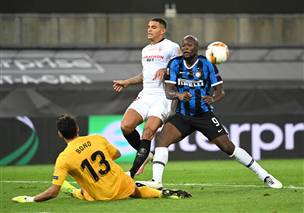 לוקאקו היה חייב לכבוש אך הבלגי החמיץ ברשלנות (GETTY)