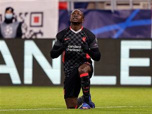 מאנה הכפיל ונתן אוויר לנשימה (getty)