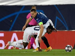 ויניסיוס הוכשל בתוך הרחבה (GETTY)