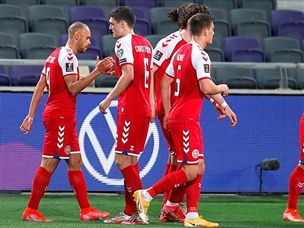 שחקני דנמרק חגגו מוקדם (אלן שיבר)