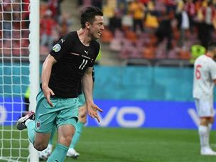 עם שמחה גדולה (Getty)