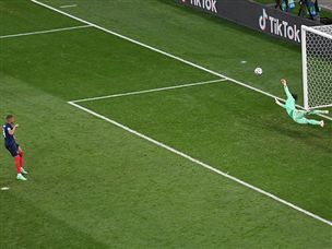 אמבפה החמיץ ברגע האמת (GETTY)