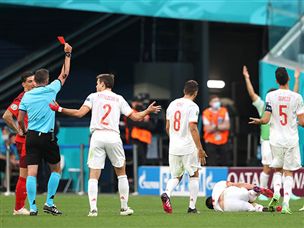 אך נותר עם חבריו ב-10 שחקנים (GETTY)