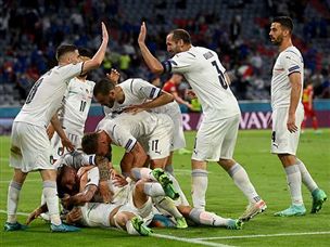 האיטלקים ממשיכים לדהור (GETTY)