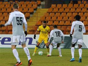 ובכל זאת, רגע אחד של קסם מאילון אלמוג העלה חיוך קל במכבי ת"א (צילום: האתר הרשמי של מכבי תל אביב)