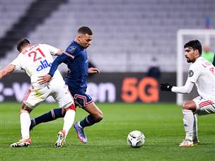 ליון סוגרת את אמבפה. סיפור המשחק בתמונה (Getty)