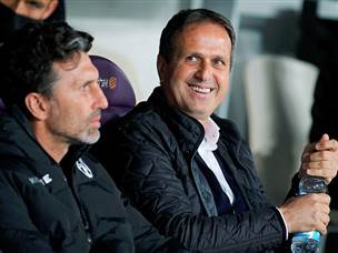 חייך בפתיחה. לוי (אלן שיבר)