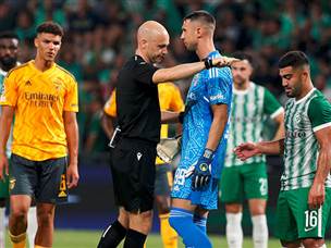 אבל שש דקות אחרי, טיילור שרק לפנדל (צילום: אלן שיבר)